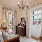 Casa Dos Tercos By An Island בית כפרי