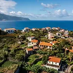 Casa Dos Tercos By An Island בית כפרי