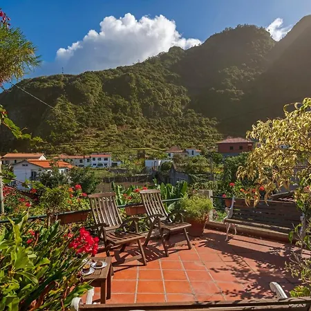 Casa Dos Tercos By An Island *