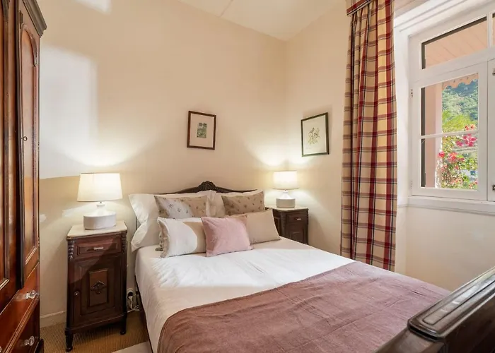 Casa Dos Tercos By An Island São Vicente